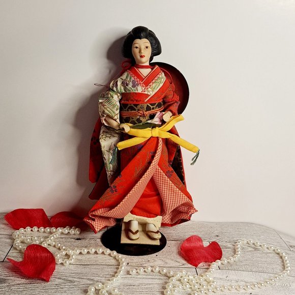 Exquisite Vintage Japanese Porcelain Geisha Doll - Picture 10 of 10
